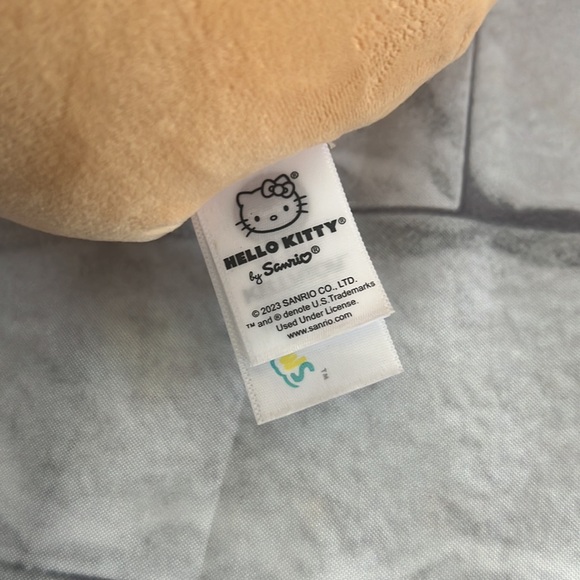 2023 Squishmallows Gingerbread Hello Kitty tan kitty plush - Picture 4 of 5